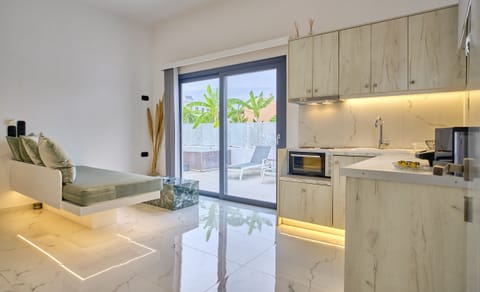 Èmar honeymoon suite Arillas Corfu Kitchen And Living Area
