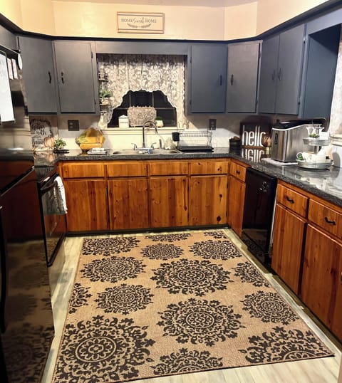 Fully equipped large kitchen 