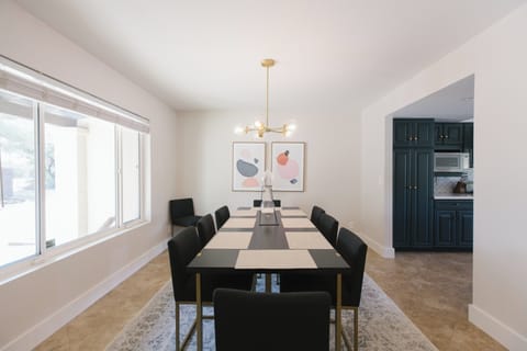 Formal Dining for Eight to Nine