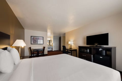 Suite, Multiple Beds, Non Smoking, Refrigerator | In-room safe, desk, iron/ironing board, free WiFi
