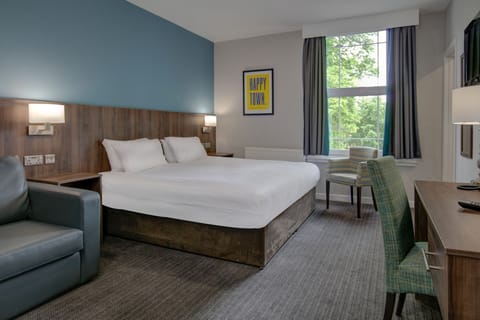 Family Room, 1 King Bed, Non Smoking | Desk, iron/ironing board, free WiFi, bed sheets