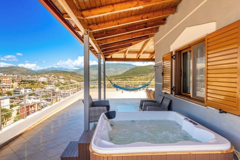 Superior Suite With Sea View | Jetted tub