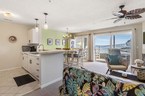 PC815: Pearl Of The Sound l Overview - Fireplace Not Available For Guest Use