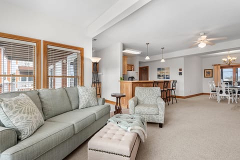 SBC503: North Bay Retreat l Living Area and Kitchen