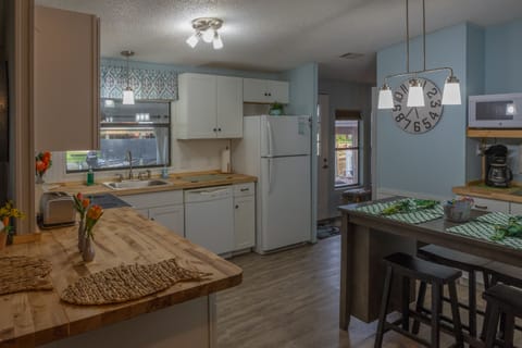 Fully equipped kitchen including a Dishwasher.