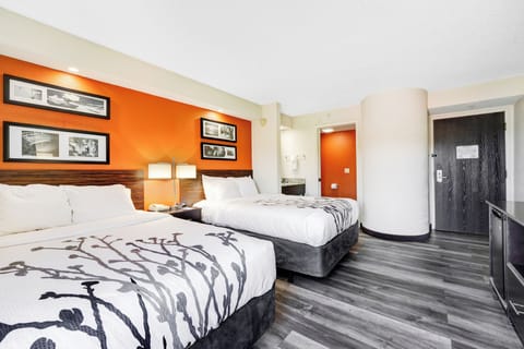 Room, 1 Double Bed, Non Smoking | Premium bedding, desk, soundproofing, iron/ironing board