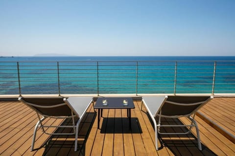 Panoramic Room | Hypo-allergenic bedding, minibar, in-room safe, individually furnished
