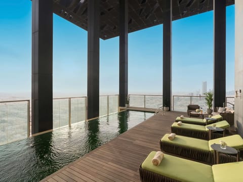2 outdoor pools