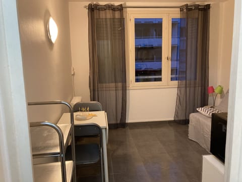 Studio Agréable et Lumineux Proche de Toutes les Commodités Apartment in Valence