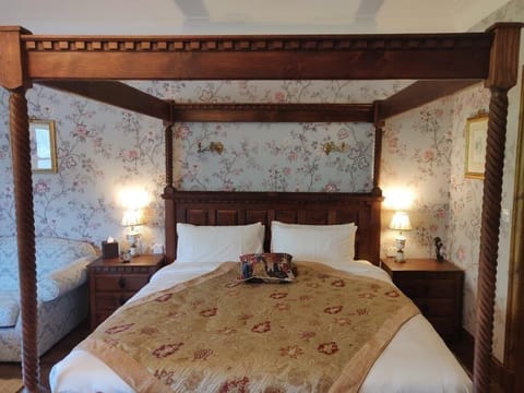 Mary Queen of Scot Suite