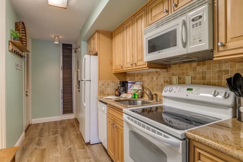 Studio | Private kitchen | Fridge, oven, coffee/tea maker, toaster