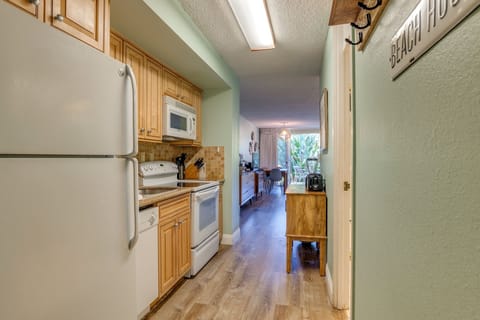 Studio | Private kitchen | Fridge, oven, coffee/tea maker, toaster