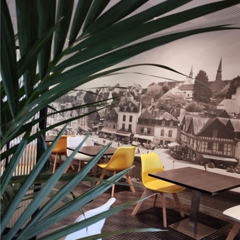 Daily full breakfast (EUR 14 per person)