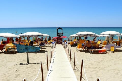 Private beach, white sand, beach bar