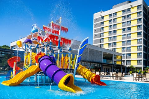 3 outdoor pools, open 9:00 AM to 10:00 PM, free cabanas, pool umbrellas
