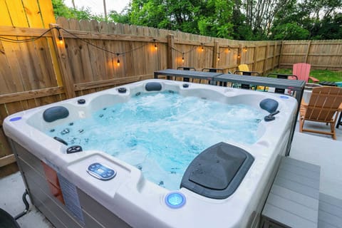 Enjoy a warm soak in the cooler month, or keep it cooler in the summer time! 
