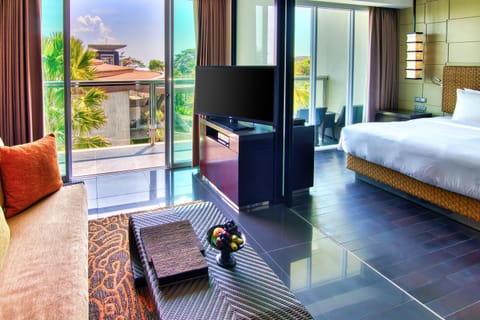 Deluxe Suite | Premium bedding, down comforters, pillowtop beds, in-room safe