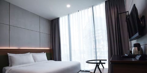 Executive Double Room | Desk, iron/ironing board, free WiFi, bed sheets