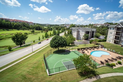 Seasonal Outdoor Pool and Basketball Court