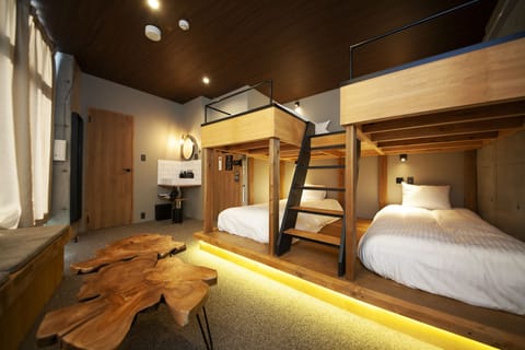Deluxe Room, Non Smoking (4 Single Beds) | Desk, free WiFi, bed sheets