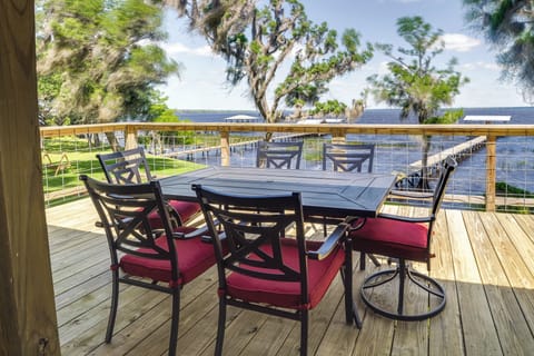 Crescent City Vacation Rental | 2BR | 2BA | 2 Stories | 950 Sq Ft