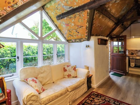 Cottage | Living area | Fireplace