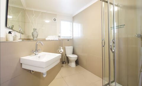 Comfort Room, 1 Bedroom (Standard Double (Ground Floor)) | Cleanliness standards