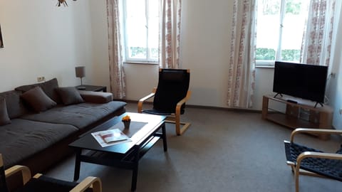 Comfort Condo | Living area | Flat-screen TV