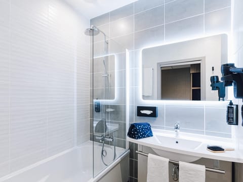 Junior Suite, 1 Double Bed with Sofa bed | Soundproofing, free WiFi, bed sheets