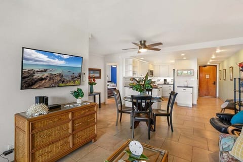 Kihei Akahi C302 living room 3