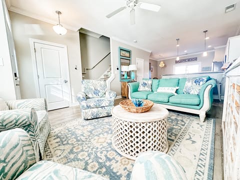 Walk in to a professionally decorated, comfortable and clean home 