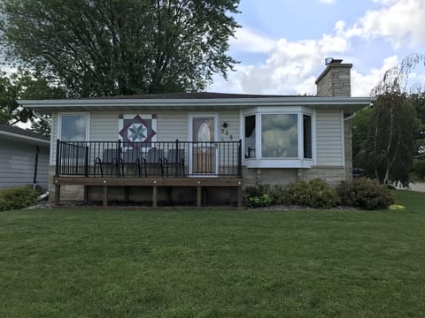 Beautiful sitting deck to view Lake Pepin. Watch skiers, sailboats, tubing, etc.