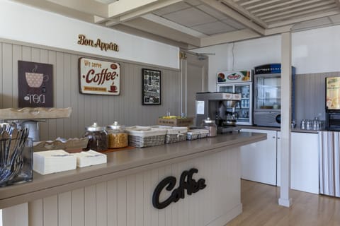 Daily buffet breakfast (EUR 7.90 per person)