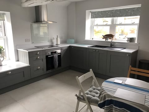 Bright, modern kitchen