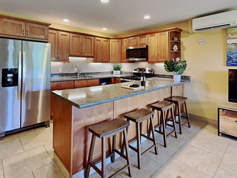 Open floor plan with a perfect bar dining space for 4 guests