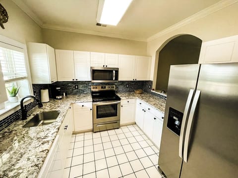 Well appointed kitchen with all new stainless appliances in 2021.