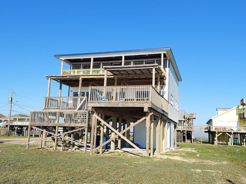 Double decks to spread out and appreciate amazing ocean views!