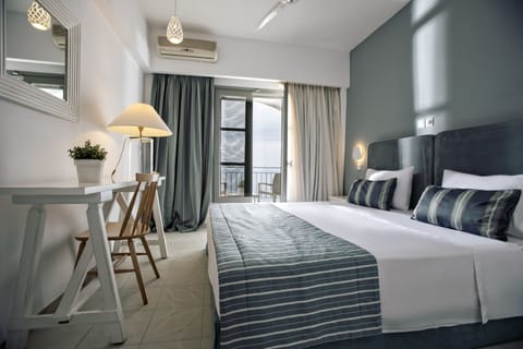 Comfort Double or Twin Room, Garden View | Minibar, in-room safe, individually decorated, desk