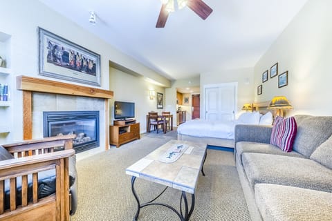 Condo layout - Living Area - King size bed, and queen size sofa sleeper.