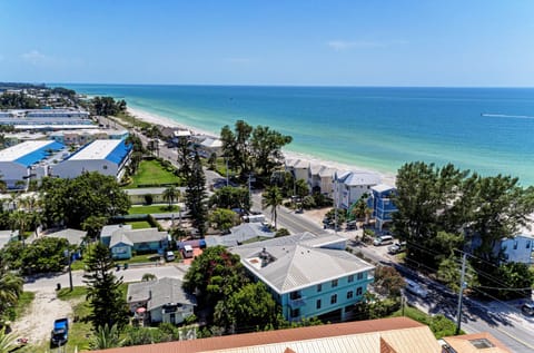 Key West Condo North located directly across from the beach with access just steps away