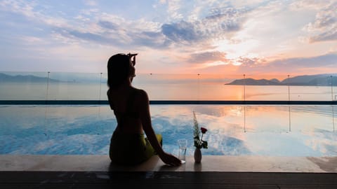Outdoor pool, sun loungers