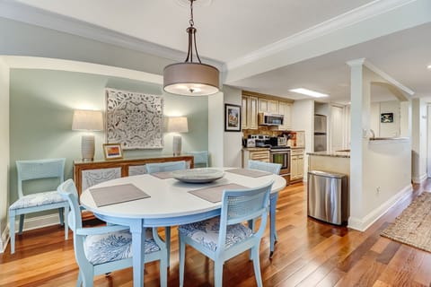 Dining Area with Seating for 6