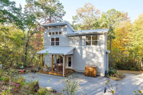 Black Mountain Vacation Rental | 3BR | 2.5BA | 1,500 Sq Ft | Steps Required