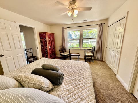 Room 1
king bed garden/pasture view