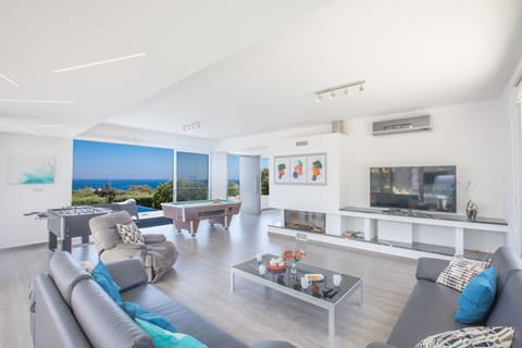 Villa, 6 Bedrooms, Smoking, Private Pool | Living area