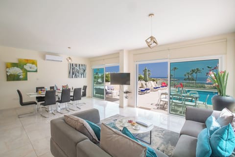 Villa, 4 Bedrooms, Smoking, Private Pool | Dining