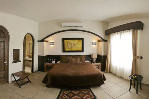 Superior Room | In-room safe, desk, iron/ironing board, bed sheets