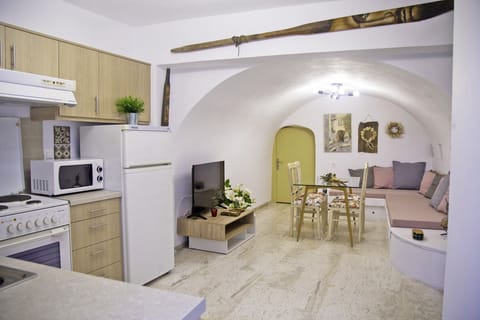 Living area of Cozy Apartment for 8,Areopoli,Mani,Near Amenities
