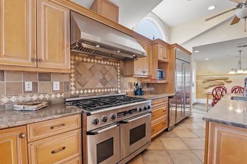 GR0501: The Sun l Top Level Kitchen