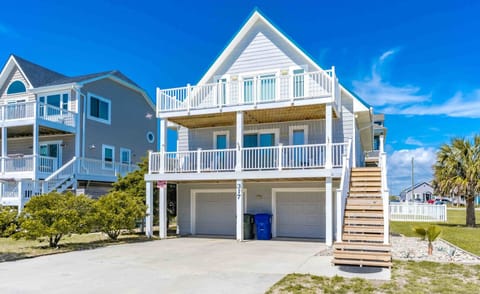 Mahalo Streetside Exterior